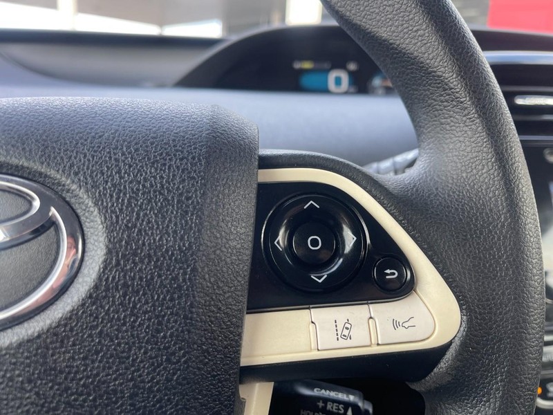 Toyota Prius Vehicle Image 18
