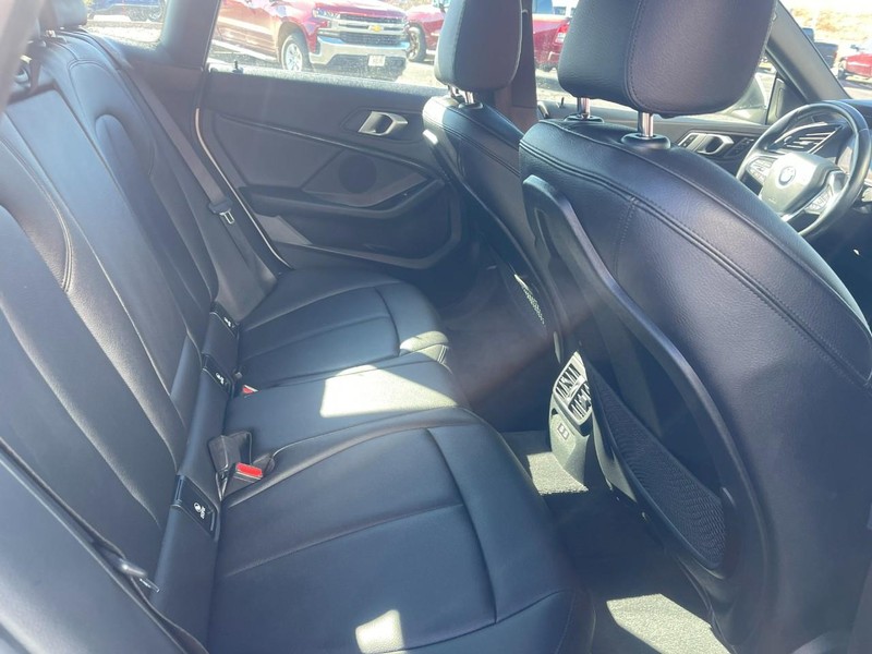 BMW 2 Series Vehicle Full-screen Gallery Image 12