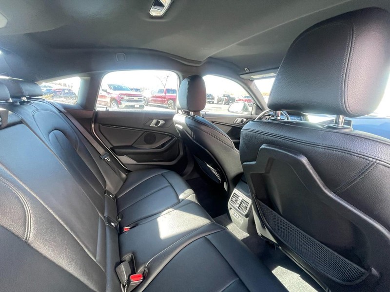 BMW 2 Series Vehicle Full-screen Gallery Image 14