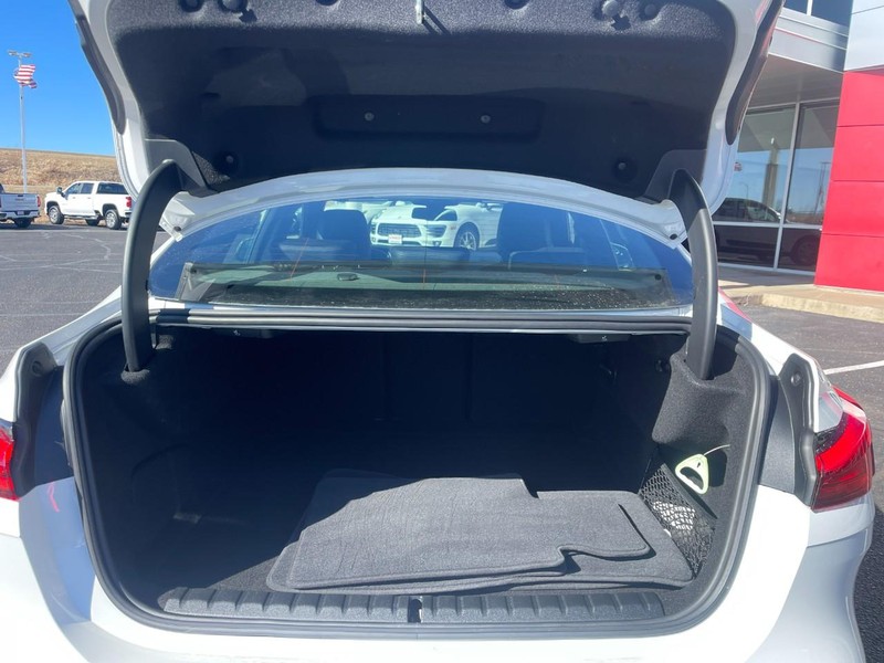 BMW 2 Series Vehicle Full-screen Gallery Image 16