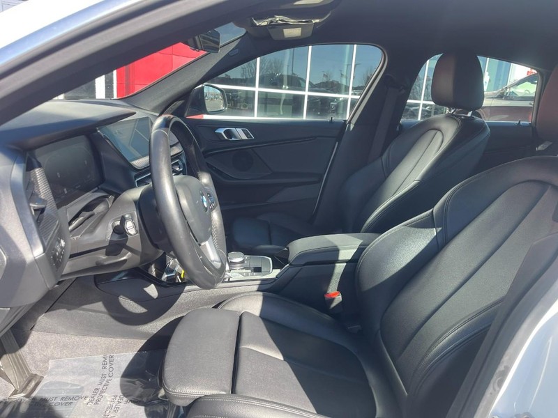 BMW 2 Series Vehicle Full-screen Gallery Image 18