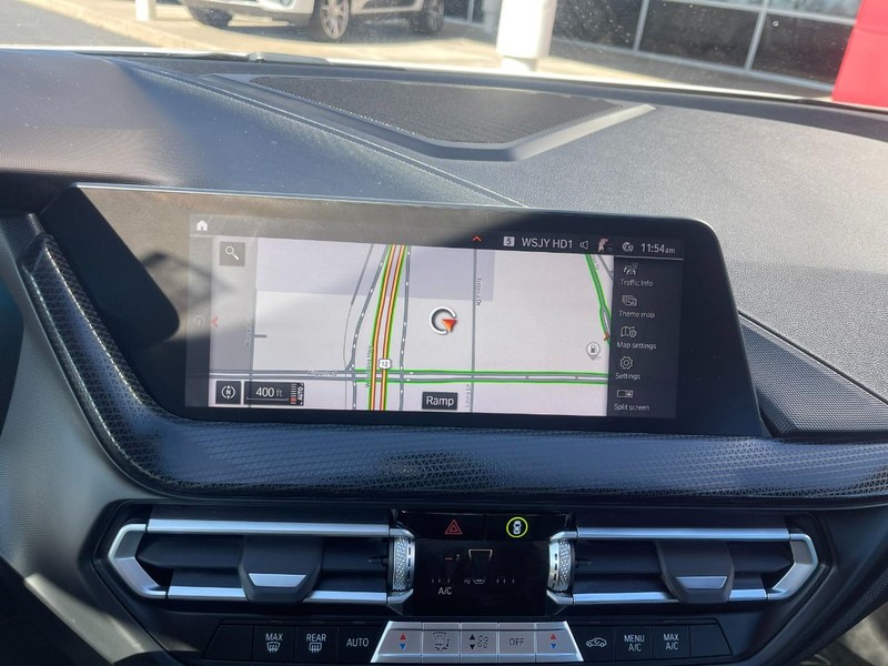 BMW 2 Series Vehicle Full-screen Gallery Image 33