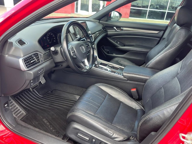 Honda Accord Sedan Vehicle Image 17