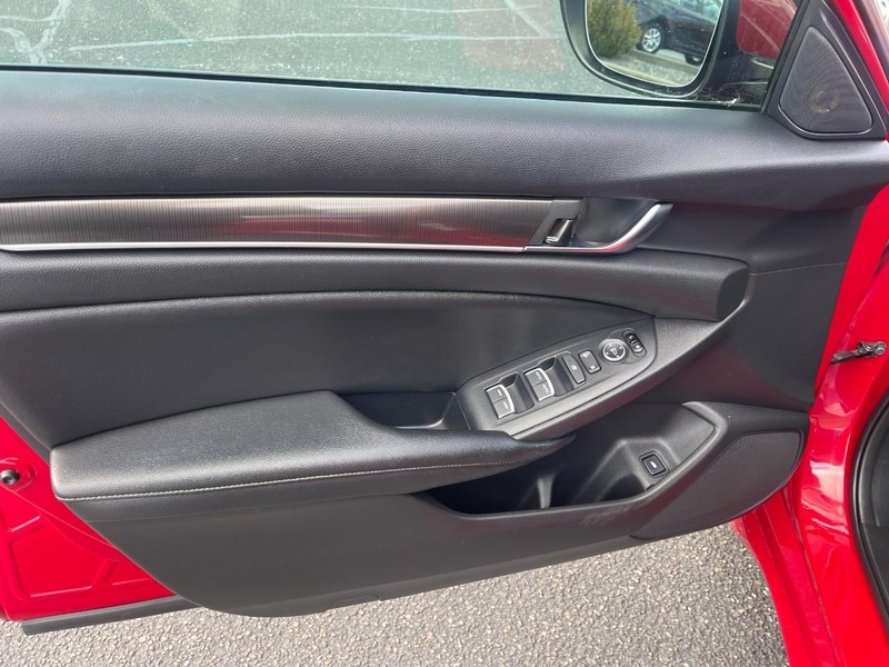 Honda Accord Sedan Vehicle Image 18