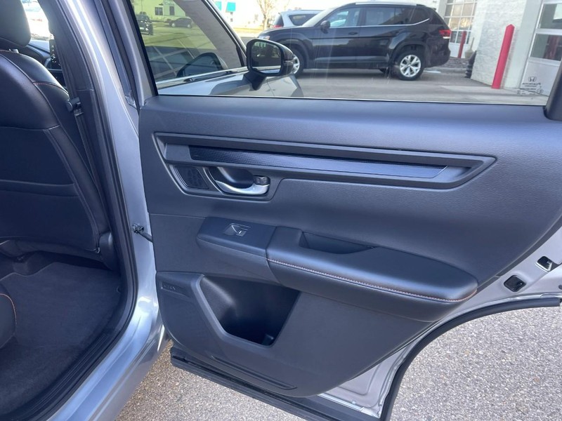 Honda CR-V Hybrid Vehicle Image 15