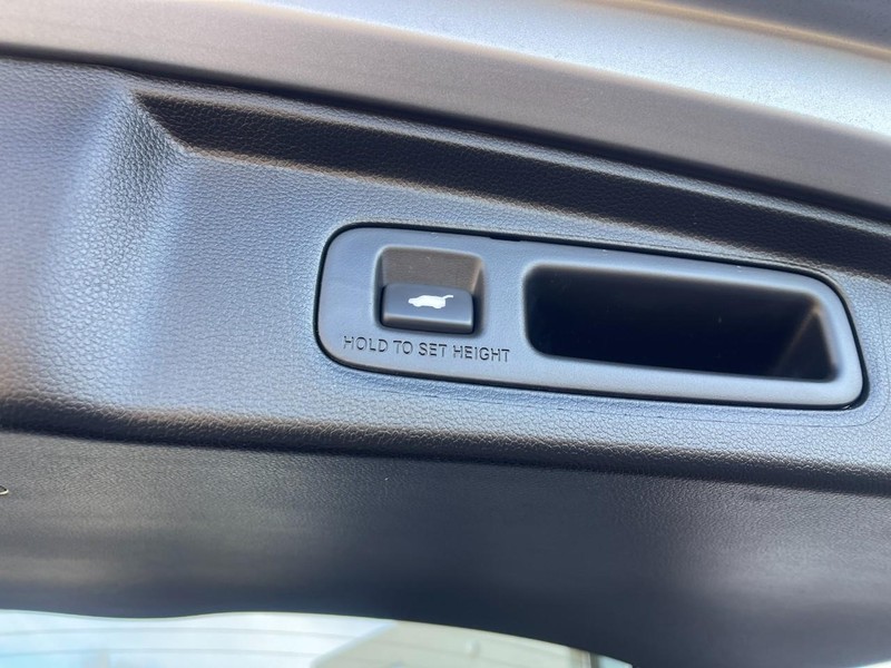 Honda CR-V Hybrid Vehicle Image 17