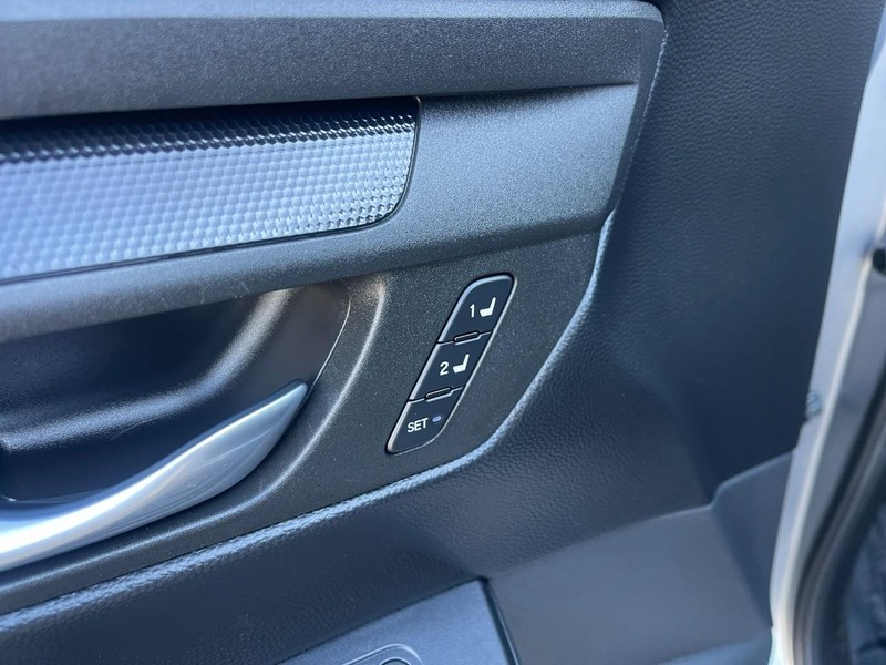 Honda CR-V Hybrid Vehicle Image 24