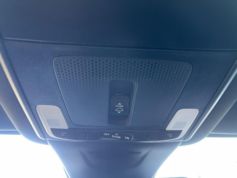 Honda CR-V Hybrid Vehicle Image 38