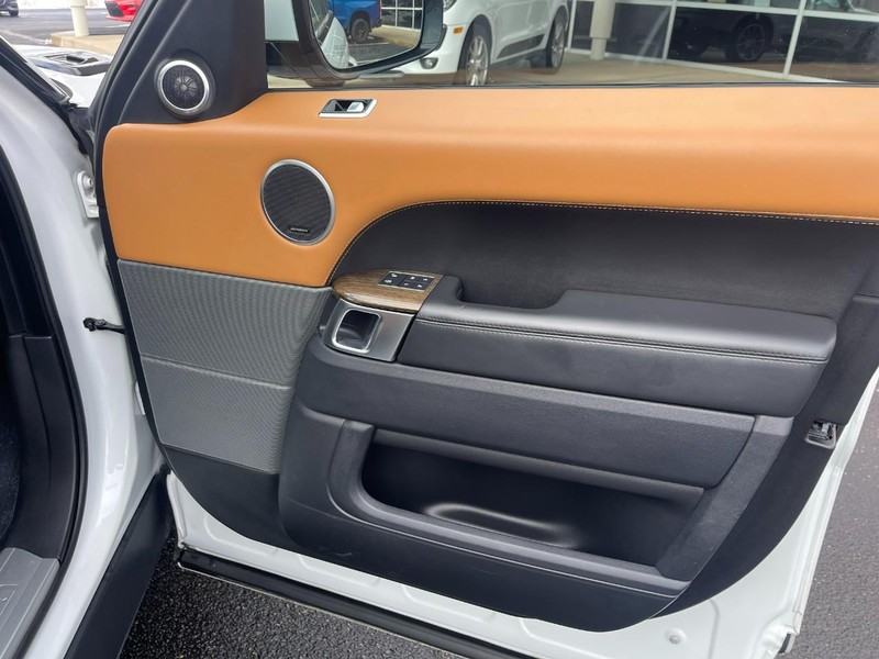 Land Rover Range Rover Sport Vehicle Image 13