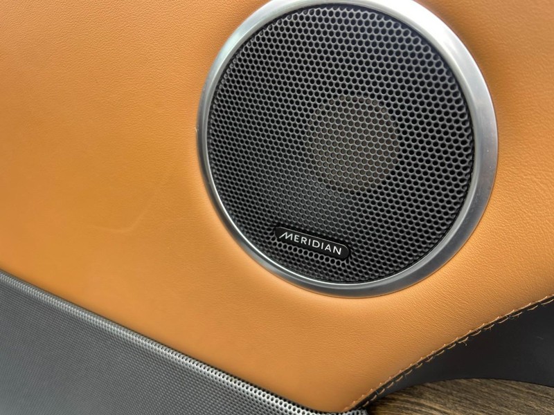 Land Rover Range Rover Sport Vehicle Image 14