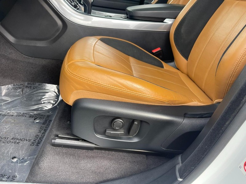 Land Rover Range Rover Sport Vehicle Image 23