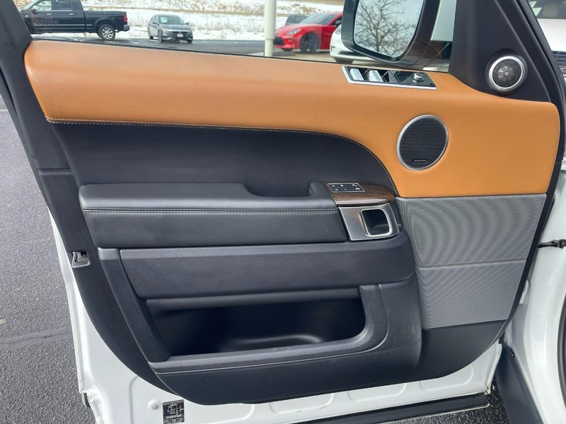 Land Rover Range Rover Sport Vehicle Image 24
