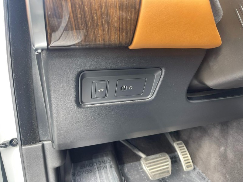 Land Rover Range Rover Sport Vehicle Image 26