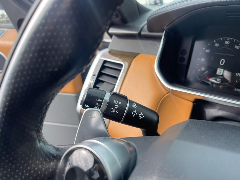 Land Rover Range Rover Sport Vehicle Image 30