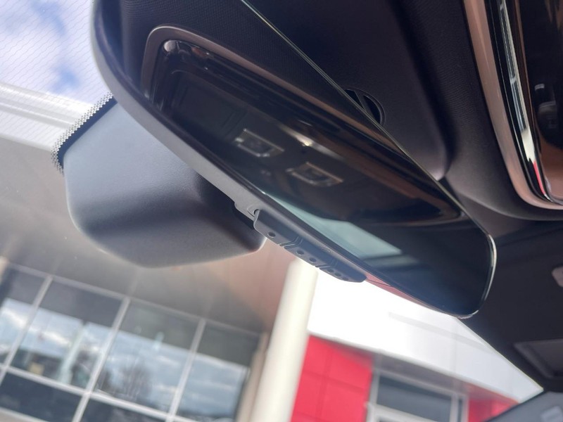 Land Rover Range Rover Sport Vehicle Image 38