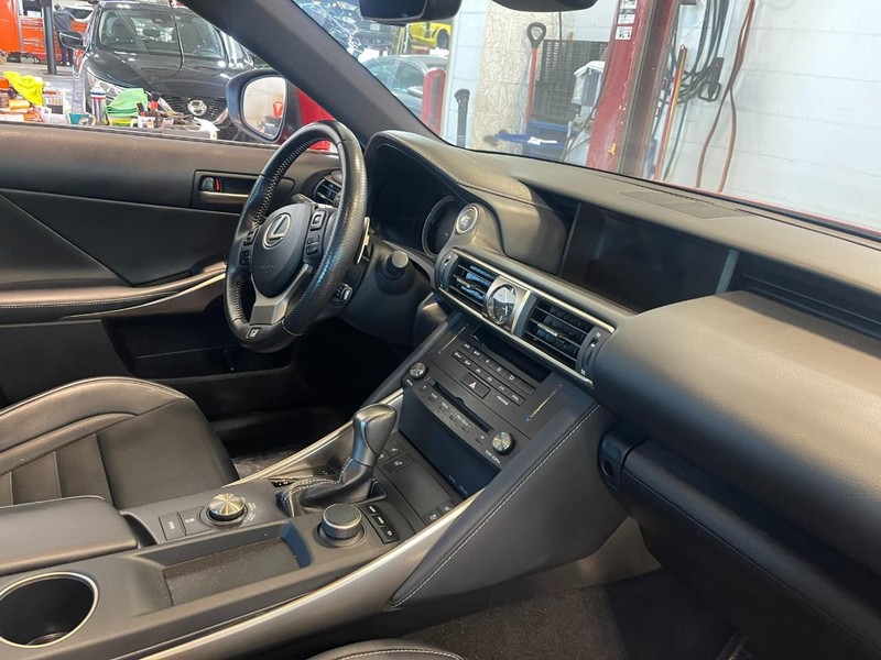 Lexus IS Vehicle Image 02