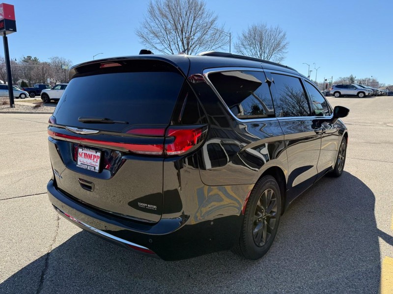 Chrysler Pacifica Vehicle Image 06