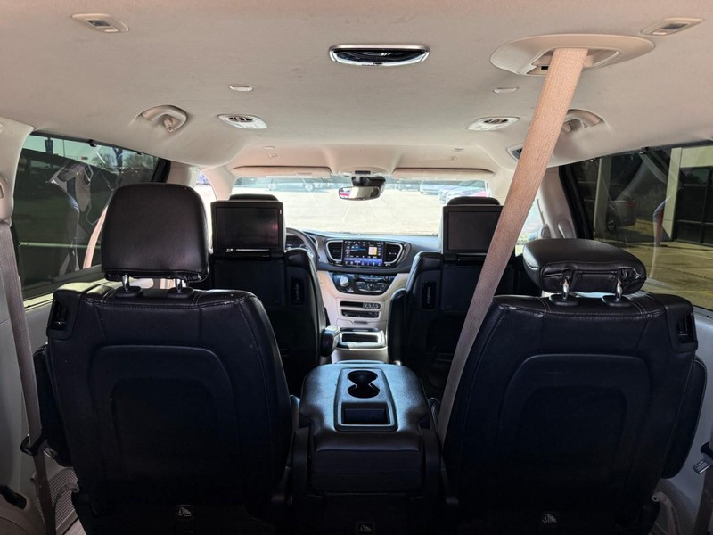 Chrysler Pacifica Vehicle Image 20