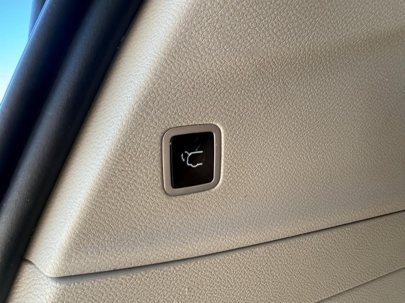 Chrysler Pacifica Vehicle Image 21