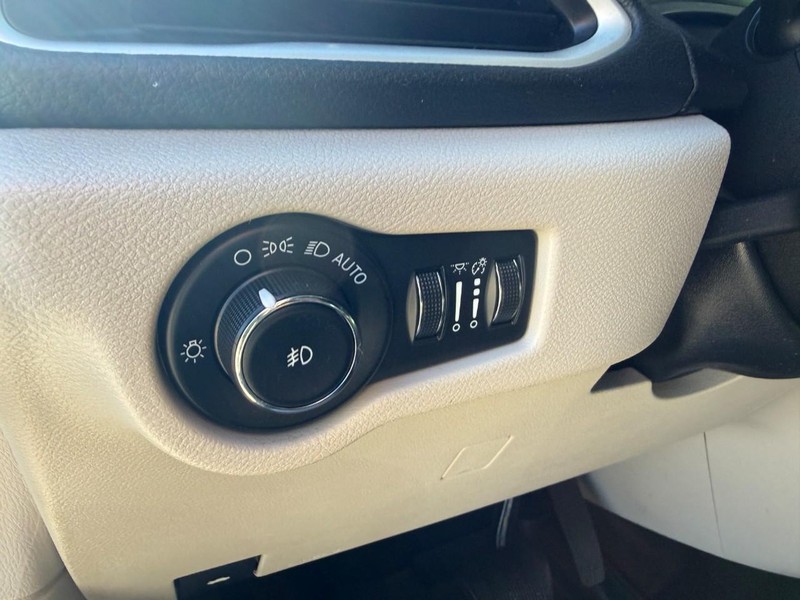 Chrysler Pacifica Vehicle Image 27