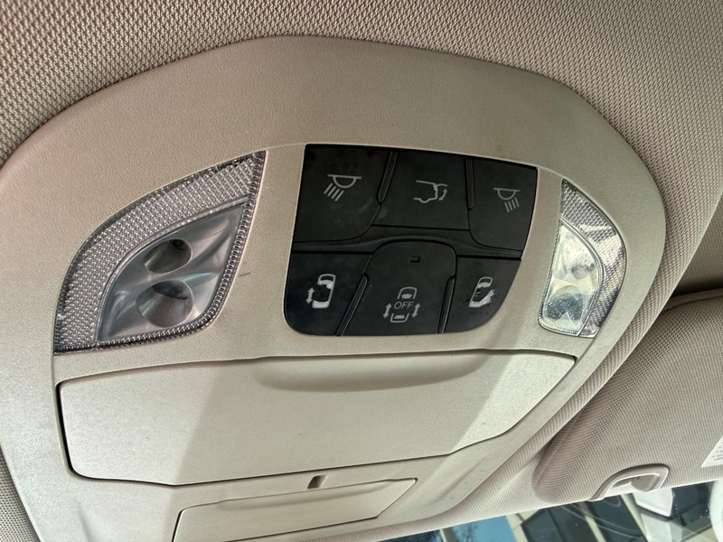 Chrysler Pacifica Vehicle Image 40