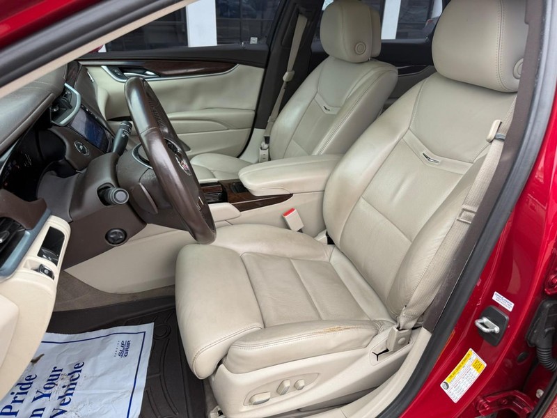 Cadillac XTS Vehicle Image 09