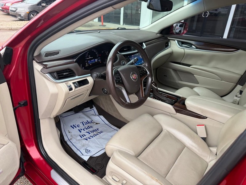 Cadillac XTS Vehicle Image 10