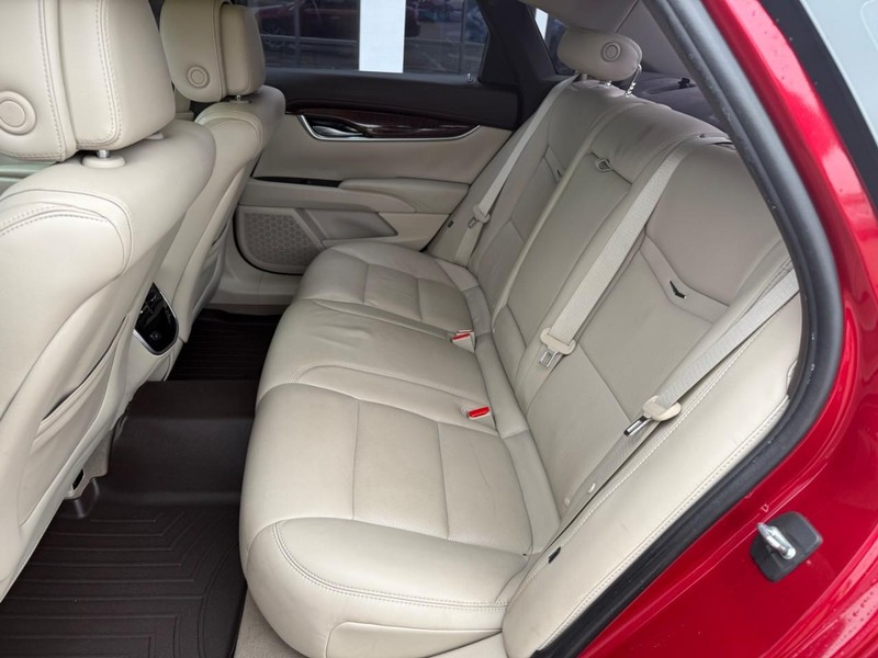 Cadillac XTS Vehicle Image 11