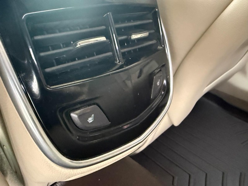 Cadillac XTS Vehicle Image 13