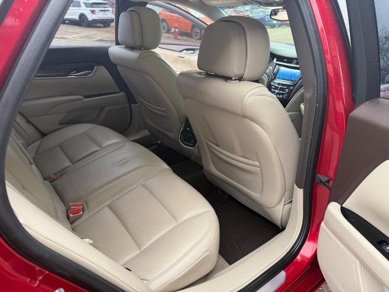 Cadillac XTS Vehicle Image 16