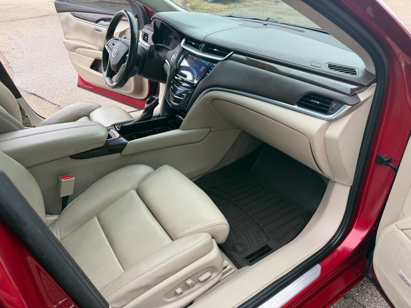 Cadillac XTS Vehicle Image 18