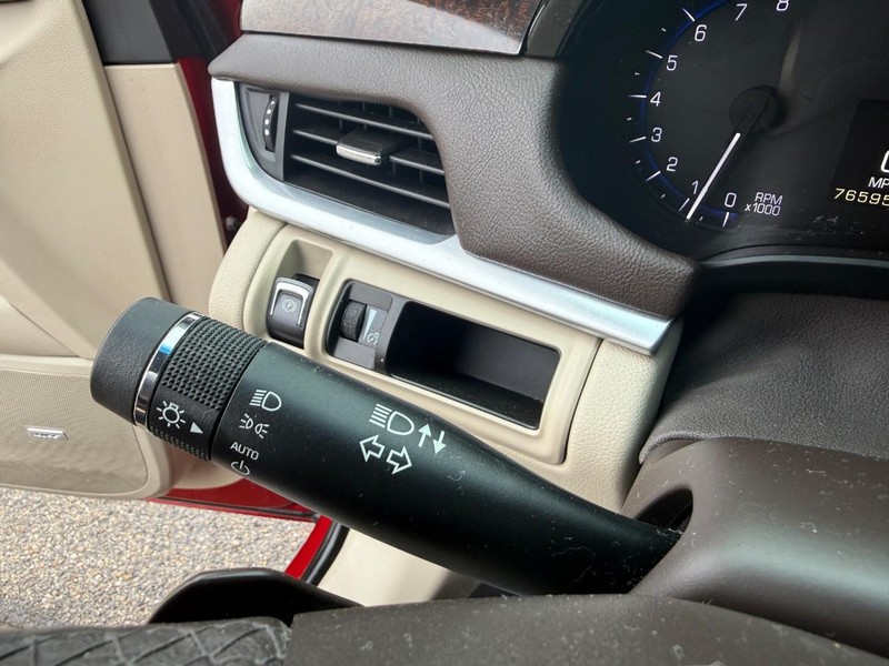 Cadillac XTS Vehicle Image 22