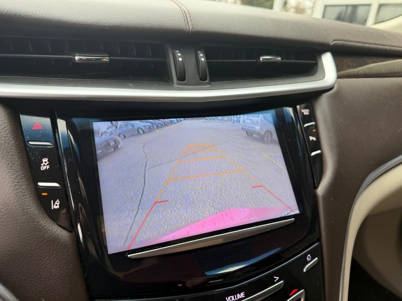 Cadillac XTS Vehicle Image 28