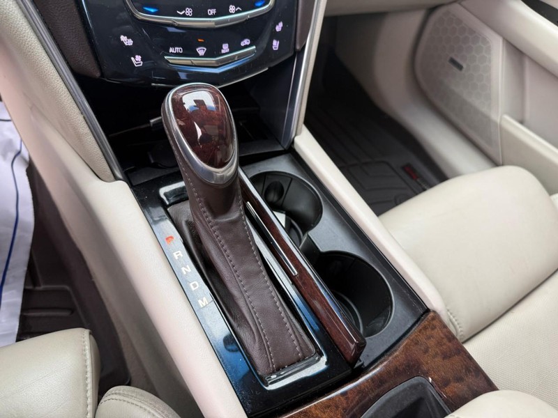 Cadillac XTS Vehicle Image 30