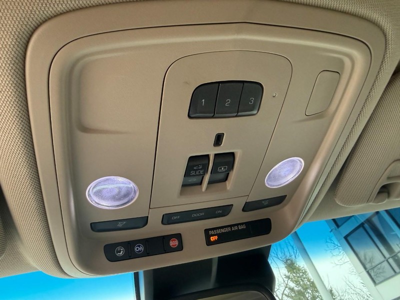 Cadillac XTS Vehicle Image 31