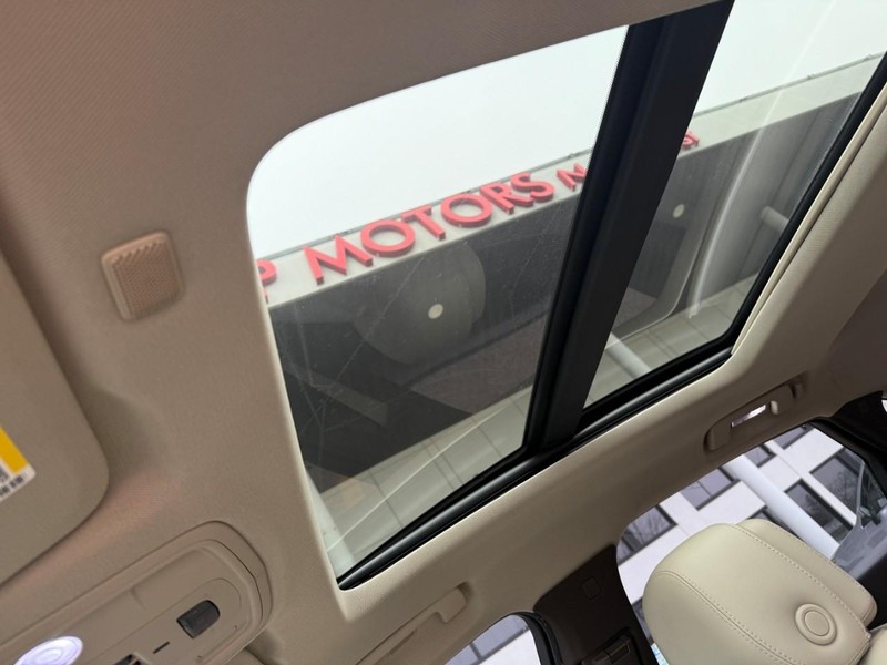 Cadillac XTS Vehicle Image 33