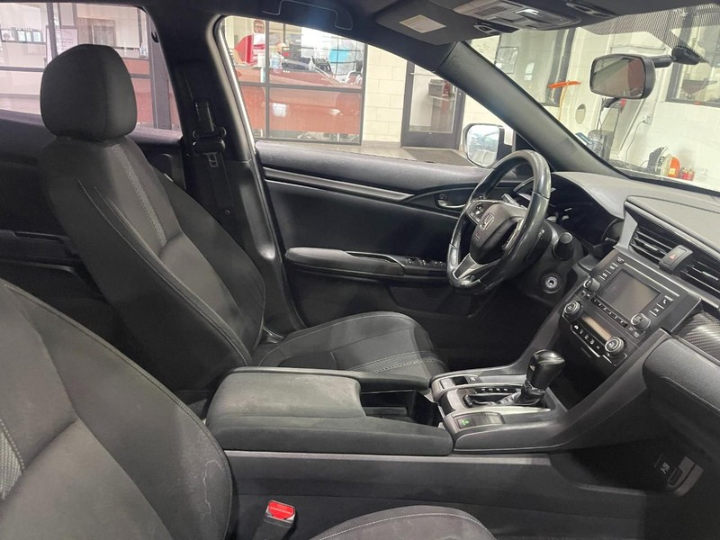 Honda Civic Hatchback Vehicle Image 03