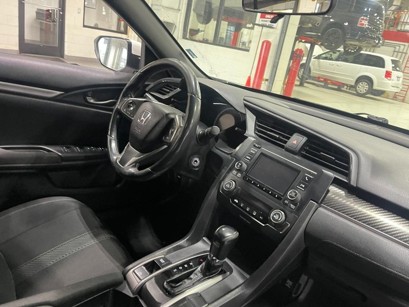 Honda Civic Hatchback Vehicle Image 04