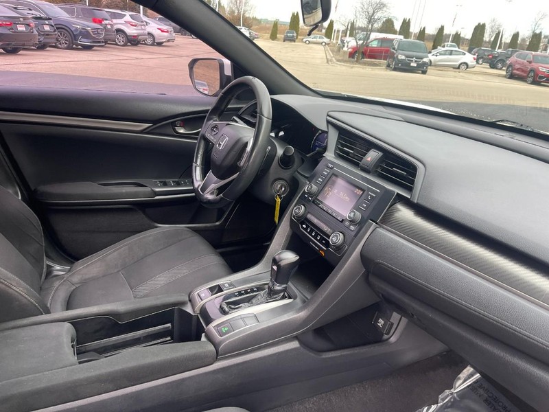 Honda Civic Hatchback Vehicle Image 05