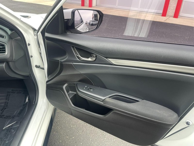 Honda Civic Hatchback Vehicle Image 07