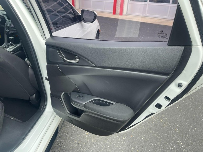 Honda Civic Hatchback Vehicle Image 10
