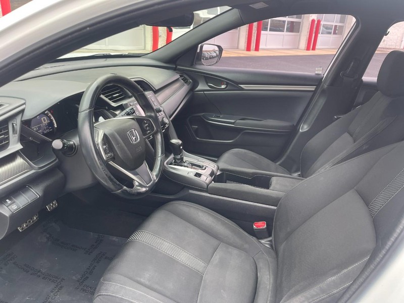 Honda Civic Hatchback Vehicle Image 13