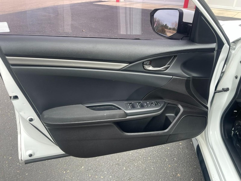 Honda Civic Hatchback Vehicle Image 14