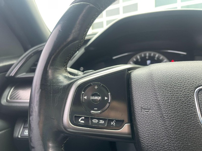 Honda Civic Hatchback Vehicle Image 16