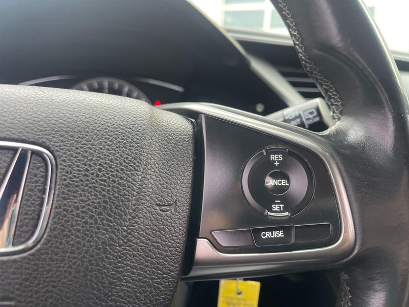 Honda Civic Hatchback Vehicle Image 17