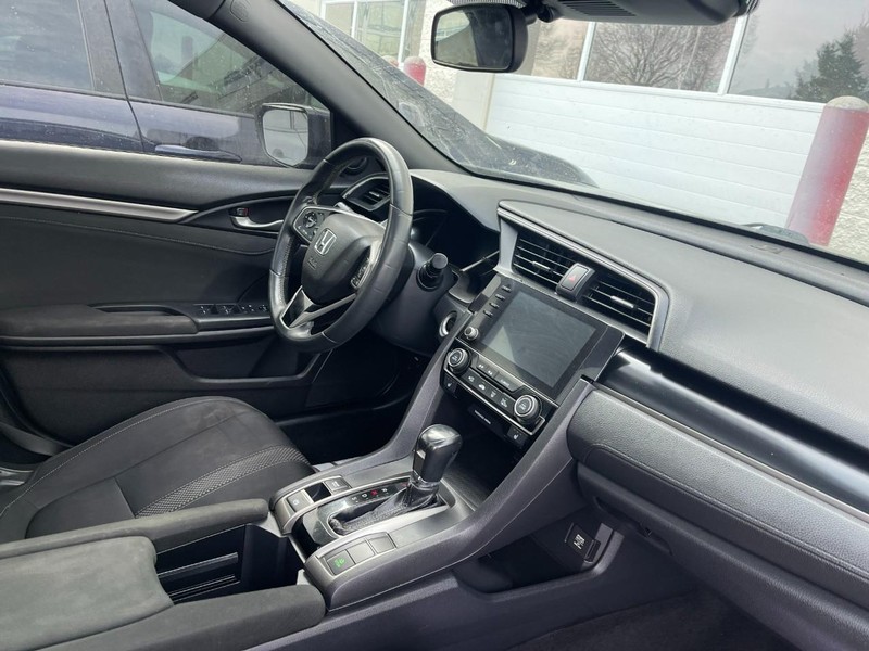 Honda Civic Hatchback Vehicle Image 02