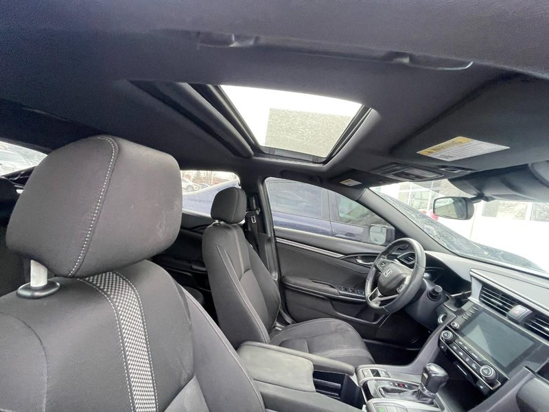 Honda Civic Hatchback Vehicle Image 04