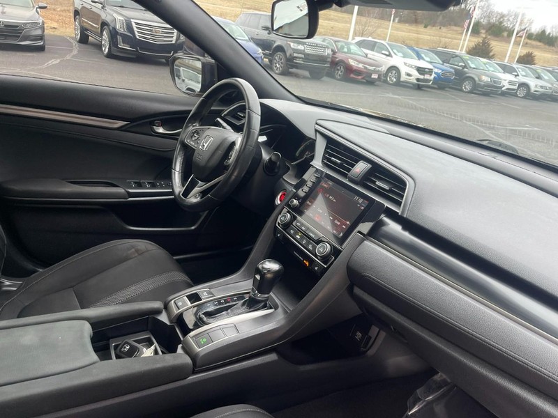Honda Civic Hatchback Vehicle Image 10