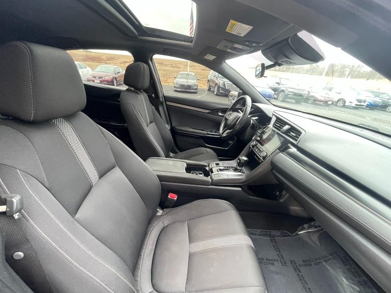 Honda Civic Hatchback Vehicle Image 12