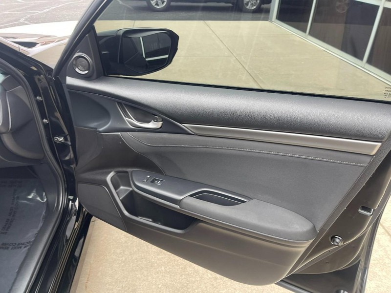 Honda Civic Hatchback Vehicle Image 13